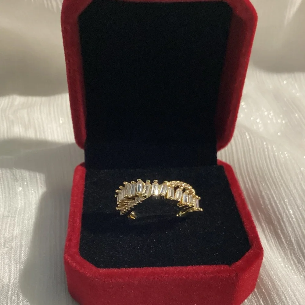 - 💄10k Gold Vermeil baguette CZ DiamondCrisscross band - Picture 5 of 17